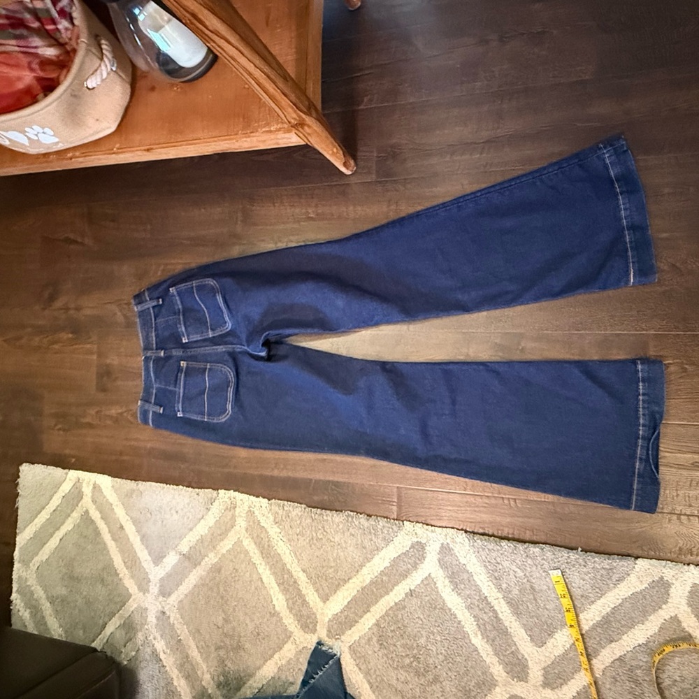 Old Navy extra high rise flare stretch jeans, size 0, EUC - Picture 5 of 5